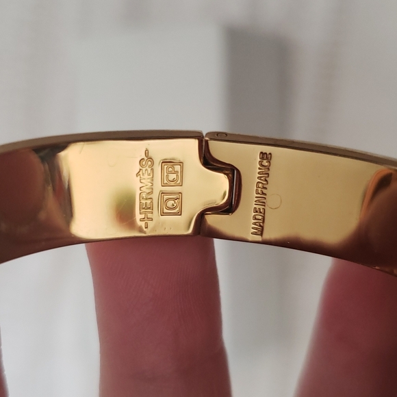 Hermes Clic H Bracelet, orange fruité, hinged, enamel, gold plated, gold tone - Picture 7 of 13